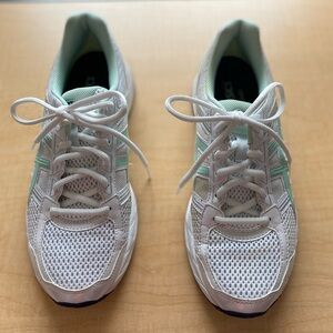 ASICS size 8.5M women’s tennis shoes